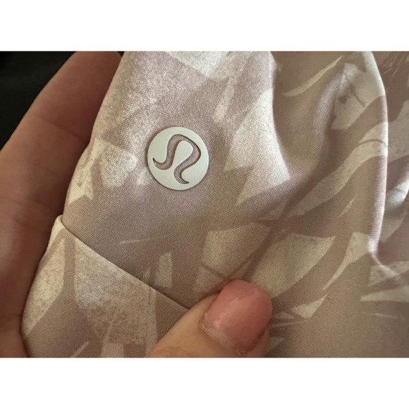 Lululemon spring breakaway shorts 4-way stretch size 6 drawstring 3 inches - Picture 6 of 7